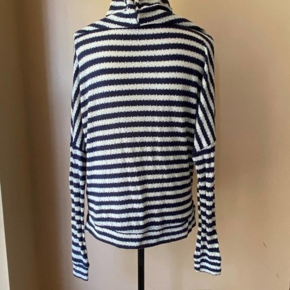 𝅺ABERCROMBIE & Fitch Stripe Hooded Pullover Size XS - Picture 6 of 8